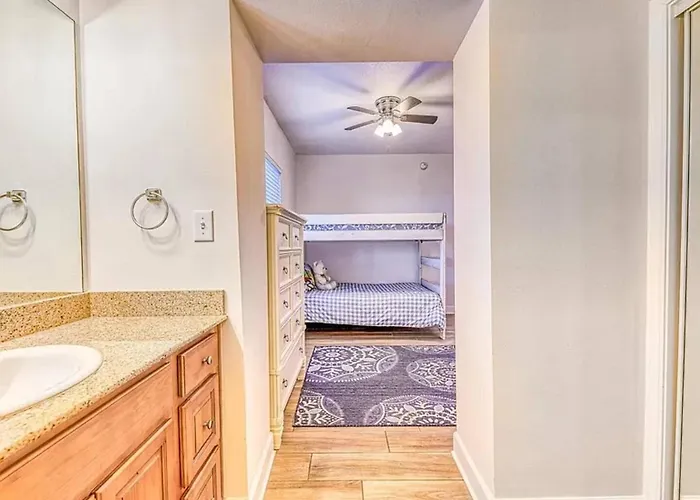 Sanibel, Sleeps 12, Gulf Views Apartment